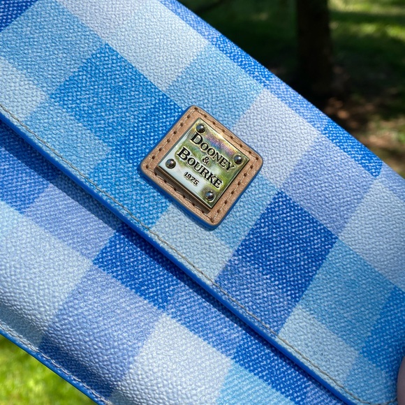 Dooney & Bourke blue and white plaid wristlet wallet purse - Picture 2 of 9